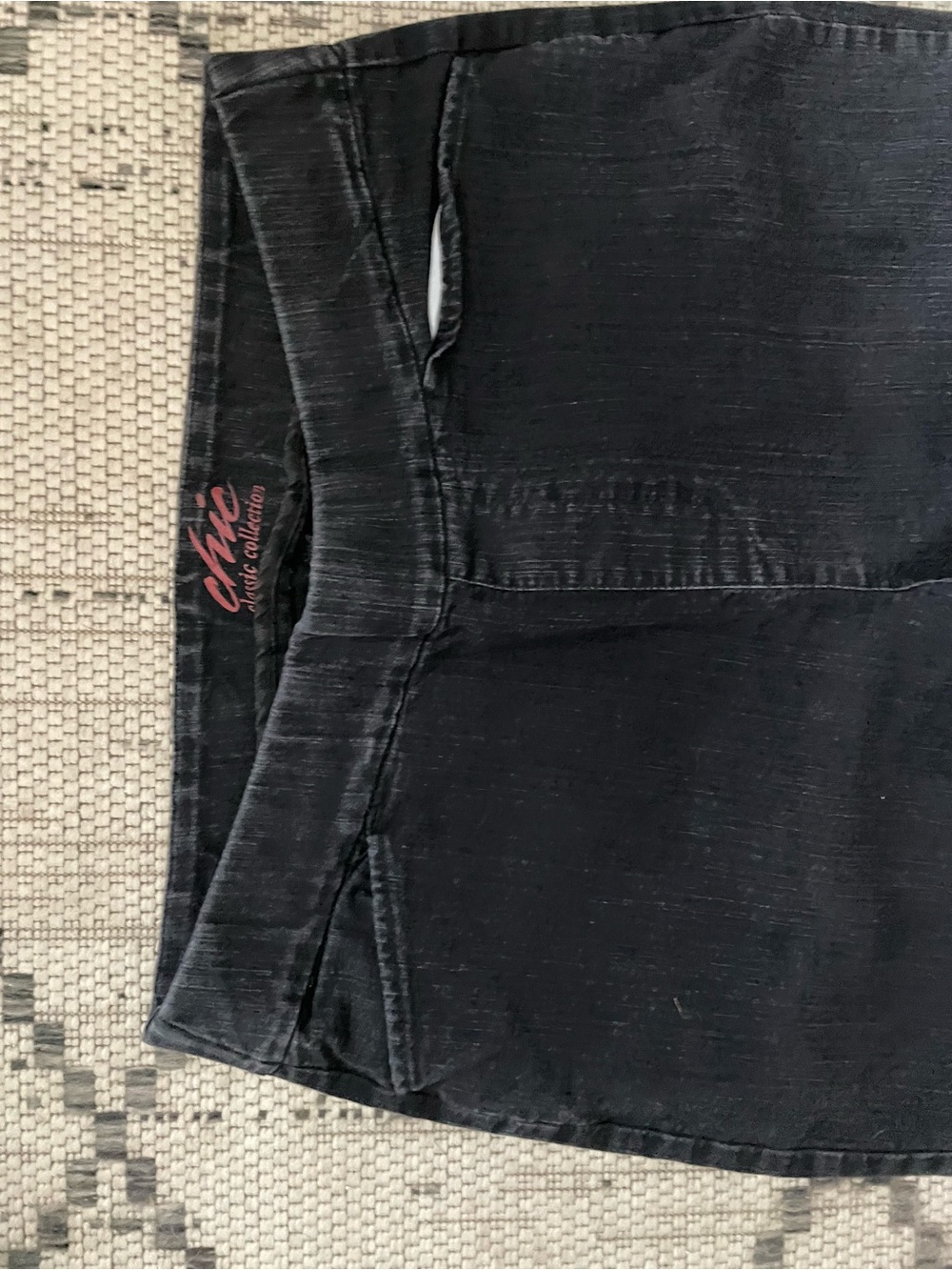 Chic classic COLLECTION Black and Denim Jeans with Subtle Fading - Picture 3 of 11